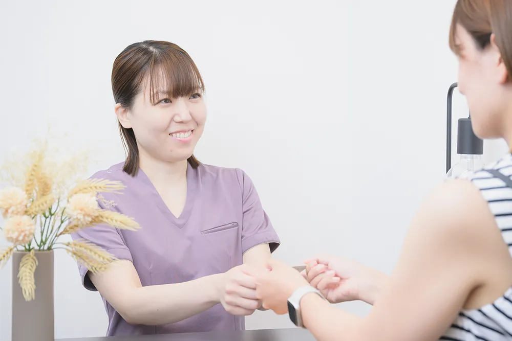 受付を行う整体師