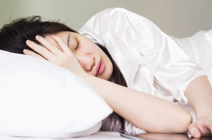 「眠れない…」と感じたら読んでほしい。女性の睡眠障害、その原因と鍼灸でできること